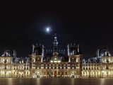 Paris' city hall by night...
